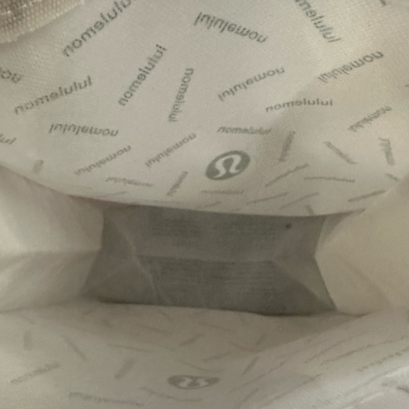 Lululemon limited edition white and green tote bag - Picture 3 of 3